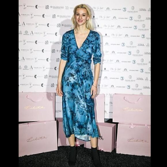 ZARA V-Neck Midi Dress NWT - Picture 13 of 16